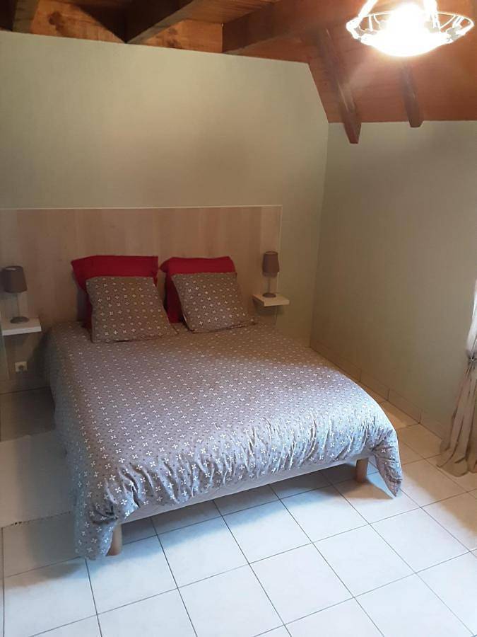 Location de vacances pour 6 personnes, avec vue et jardin, adapté aux familles à Saint-Mamet-la-Salvetat - 2