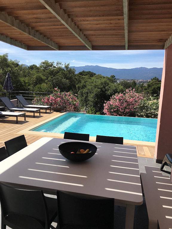 Villa pour 10 personnes, avec jardin ainsi que piscine et terrasse, animaux acceptés - 1