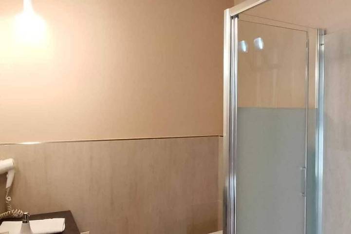 Location de vacances pour 5 personnes, avec jardin ainsi que jacuzzi et piscine, animaux acceptés à Aci Castello - 4