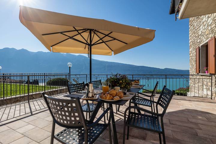 Ferienwohnung für 4 Personen, mit Seeblick und Garten in Tignale - 2