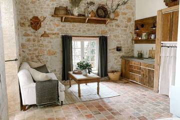 Gîte pour 2 personnes, avec piscine ainsi que jardin et terrasse à Tourtoirac