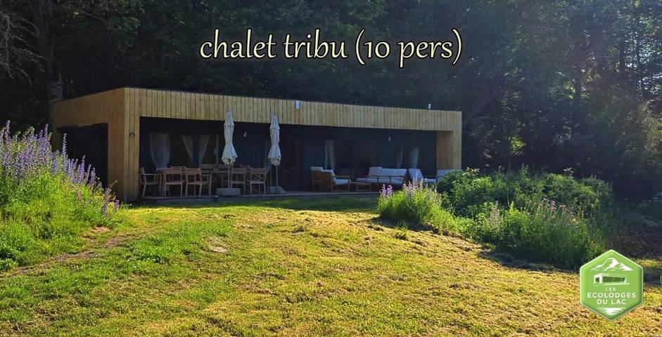 Chalet pour 10 personnes, avec jardin ainsi que vue et piscine à Chambon-sur-Lac