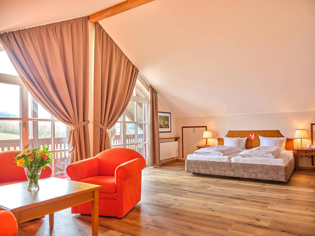 Gutshof Brunnwies - Junior Suite (40 qm) mit Balkon für 3 Personen in Haarbach, Ostbayern