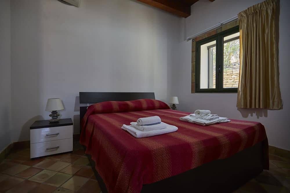West Cottage in villa with pool, jacuzzi and sea view in Sciacca, Agrigento Province
