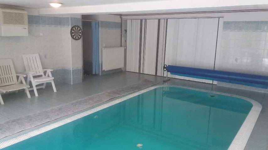 Villa mit Innenpool, Saunou und Spielraum in Vranov, Beneschau