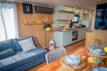 Hausboot für 6 Personen, mit Balkon in Fürstenberg/Havel