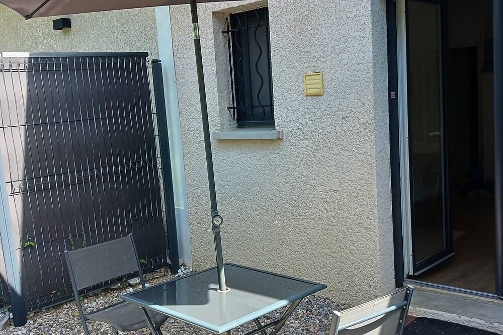 Studios for rent in Collonges sous Salève in Collonges-sous-Salève, Región de Saint-Julien-en-Genevois