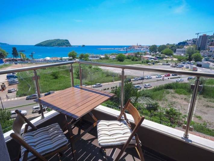 Ferienwohnung für 4 Personen, mit Balkon und Terrasse in Budva - 2