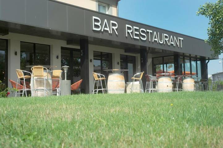 Hôtel pour 2 personnes, avec vue et jardin, animaux acceptés à Riom - 3