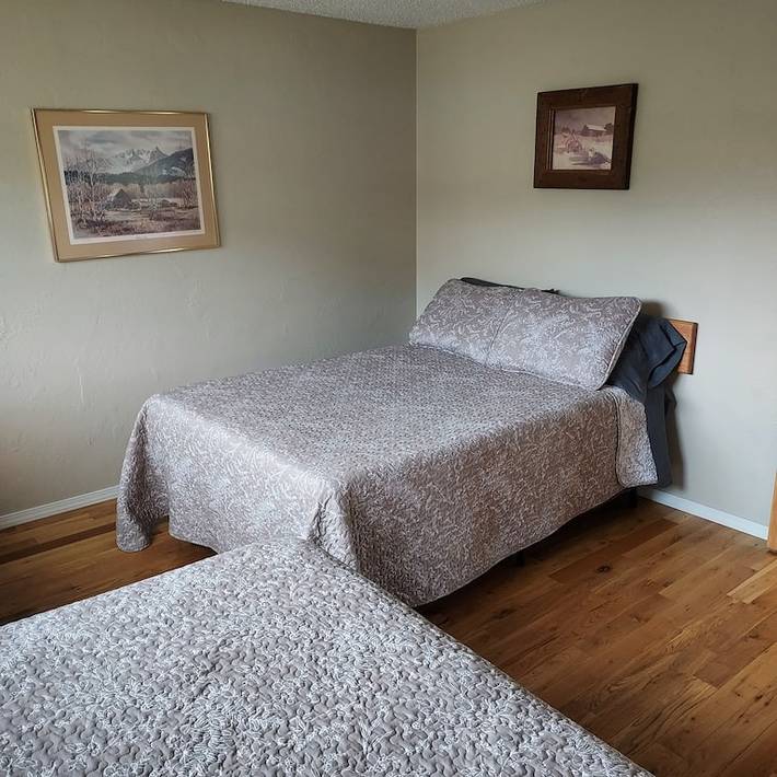 Vacation rental for 6 people, with balcony and yard, with pets in Flathead Lake