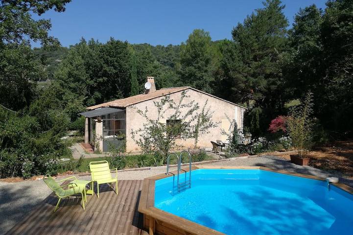 Location de vacances pour 6 personnes, avec jardin et terrasse, animaux acceptés à Ampus