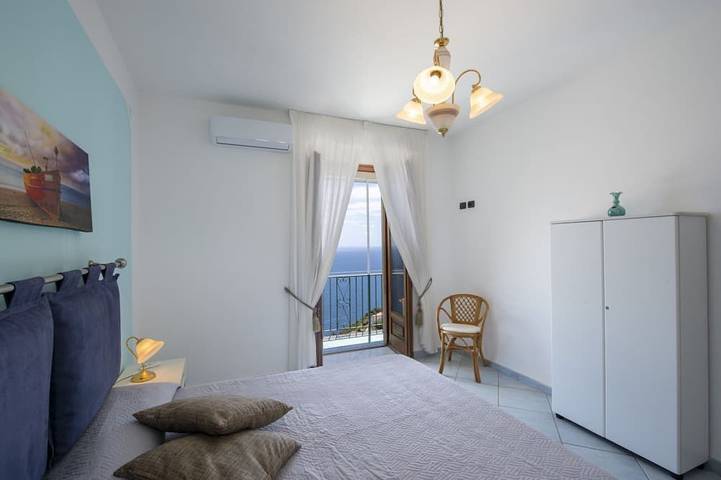 Entire apartment, Moressa Little at 1.5 km from Marina di Praia in Praiano, Sorrento Coast