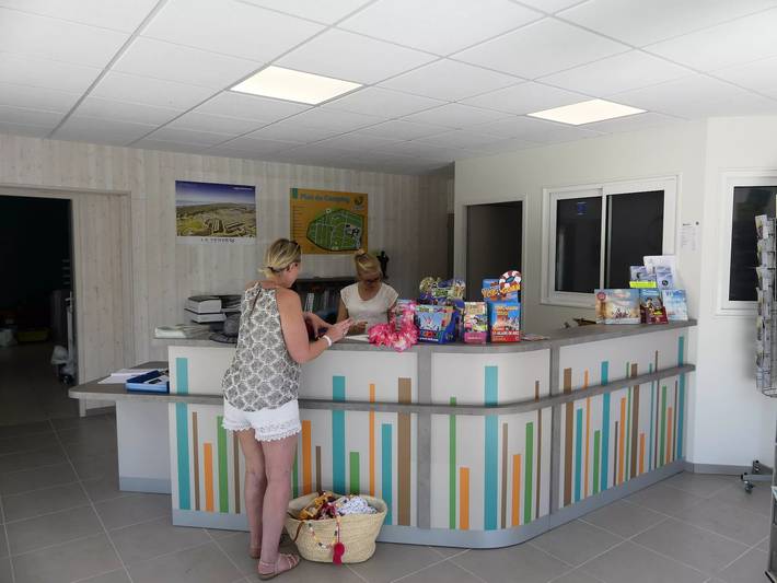 Camping pour 6 personnes, avec jacuzzi ainsi que terrasse et piscine, animaux acceptés aux Les Sables-d'Olonne - 4