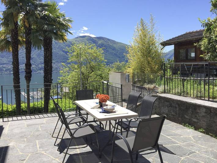 Ferienwohnung für 4 Personen, mit Terrasse und Garten sowie Seeblick in Orselina