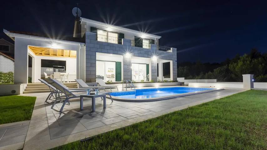 Villa pour 8 personnes, avec piscine et jardin, animaux acceptés dans Brac - 4