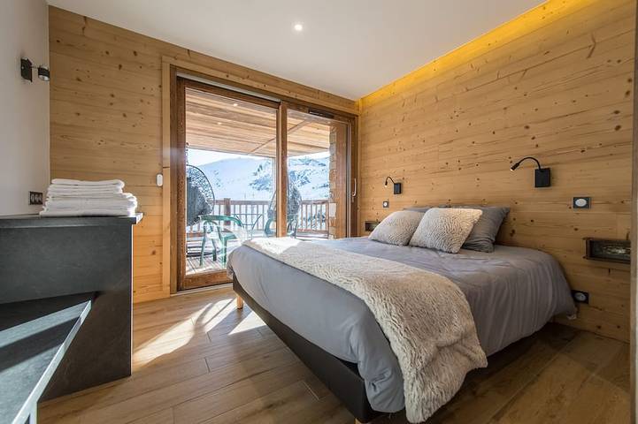 5 * rated chalet of 335m2, on the slopes, swimming pool & cinema in La Toussuire, Fontcouverte-la-Toussuire