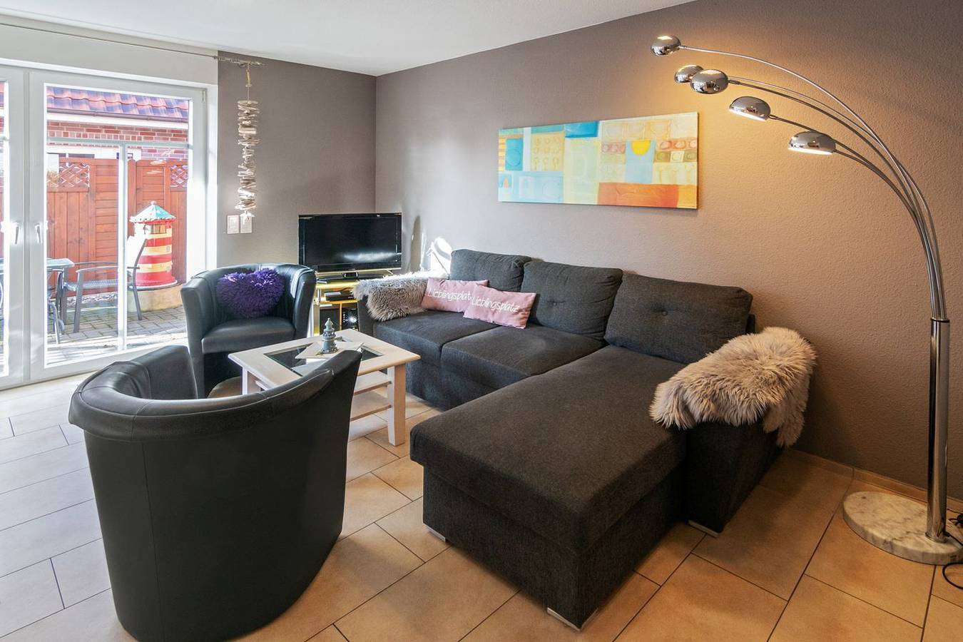 Ganze Wohnung, Komfortable Ferienwohnung mit Balkon und Terrasse in Norddeich. in Strand Norddeich, Norddeich