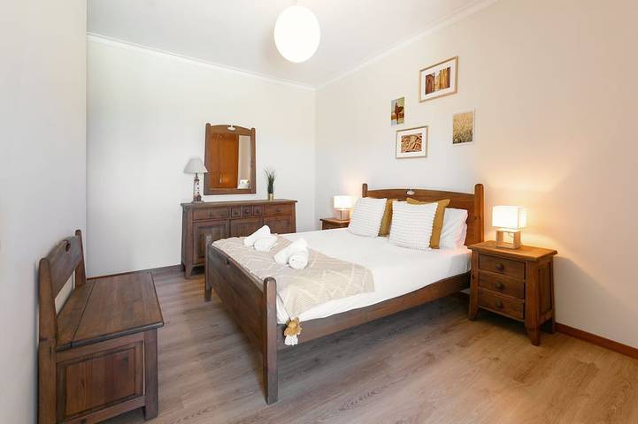 Entire apartment, Deluxe Beachfront Apartment - Ocean View in Leiria District