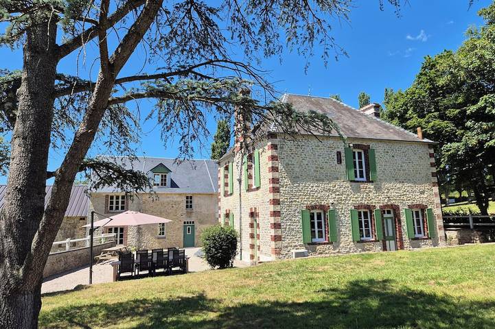 Location de vacances pour 8 personnes, avec jardin à Saon