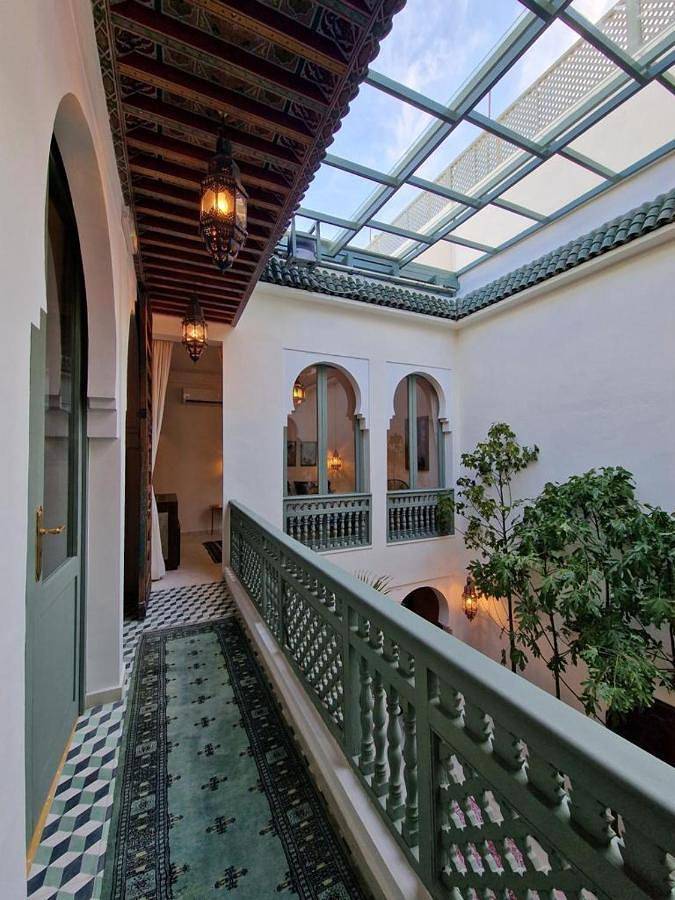 Casa de huéspuedes para 8 personas, con vistas además de piscina y balcón en Marrakech