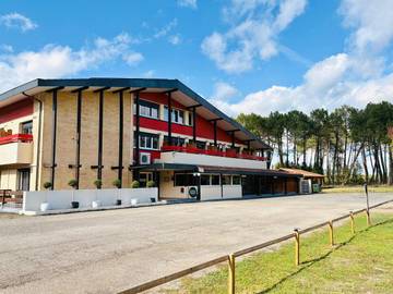 Hôtel pour 2 personnes, avec jardin et piscine, animaux acceptés à Lesperon