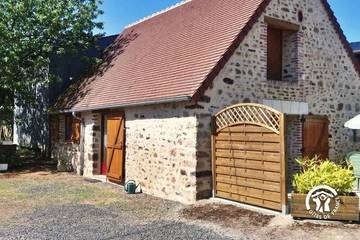Gîte pour 2 personnes, avec jardin dans Sainte-Suzanne-et-Chammes