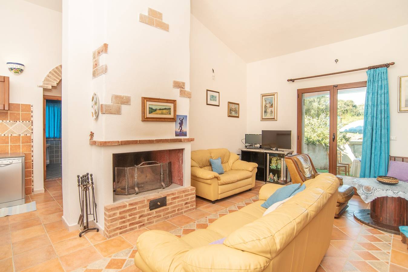 Appartement entier, Appartement de vacances avec grand espace extérieur ; places de parking disponibles in Oniài, Golfe d'Orosei