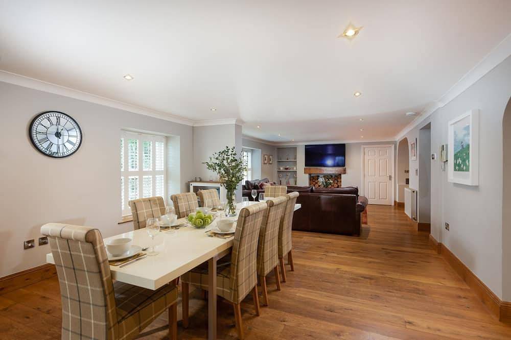 Holiday Rental for 8 People in Hayle, Cornwall