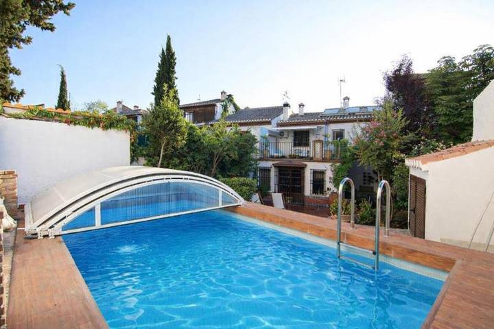 Casa para 8 personas, con vistas además de jardín y piscina en Granada