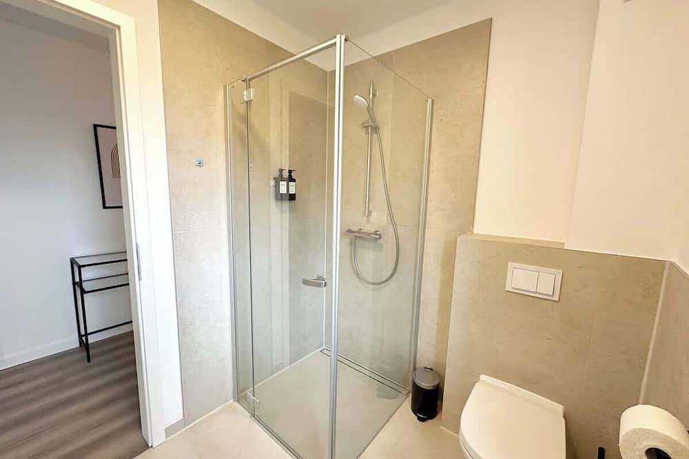 Ganze Wohnung, Exklusive Penthousewohnung  + Terrasse & Parkplatz in Henstedt-Ulzburg, Kreis Segeberg