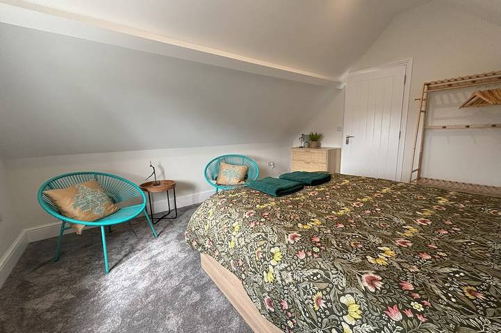 Sea View – Stunning Three‑Bedroom Apartment with Panoramic Coastal Views in Eastbourne, Sussex Est