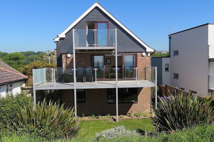 Holiday rental for 6 people, with garden and balcony in East Sussex