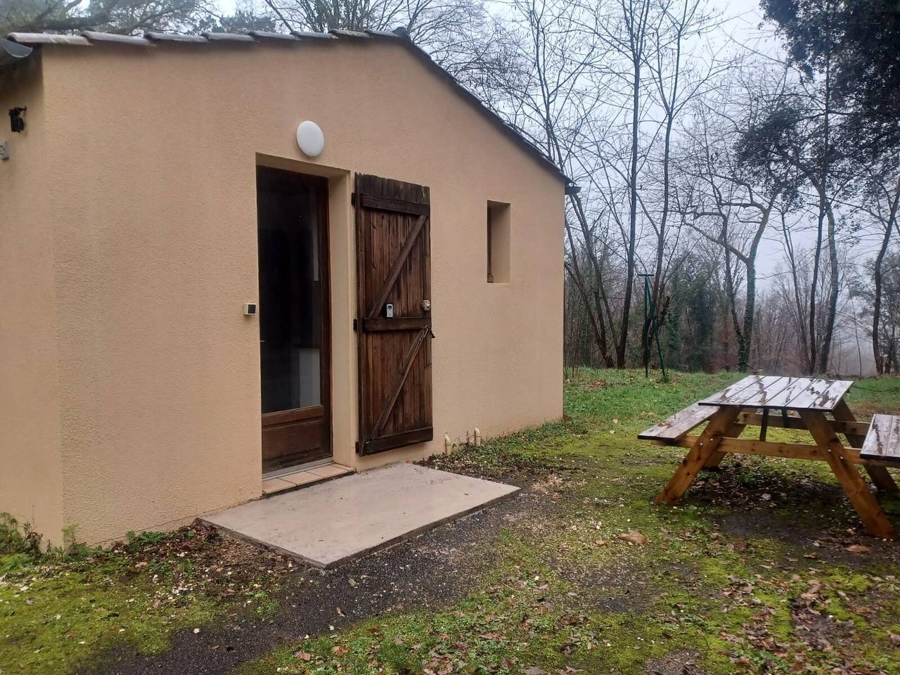 Maison de vacances « 6 personnes » avec piscine partagée in Calviac-en-Périgord, Périgord Noir