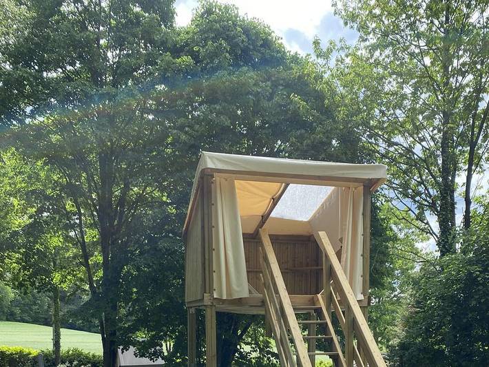 Camping Domaine de Kerelly - Unterkunft 2 personen - Campetoile 1 Zimmer (keine Küche, keine Sanitäranlagen) in Guégon, Pontivy und Umgebung