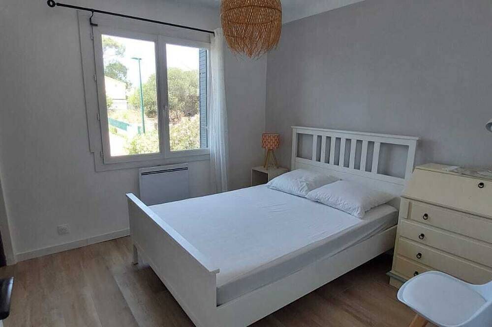 1.5 km from \"plage de la Garde\" Top of Villa with private garden and barbecue area in La Garde, Toulon region