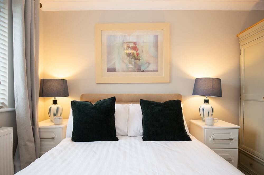 Sandford House - Townhouse in Regency Cheltenham, Sleeps 8 in Cheltenham, Gloucestershire