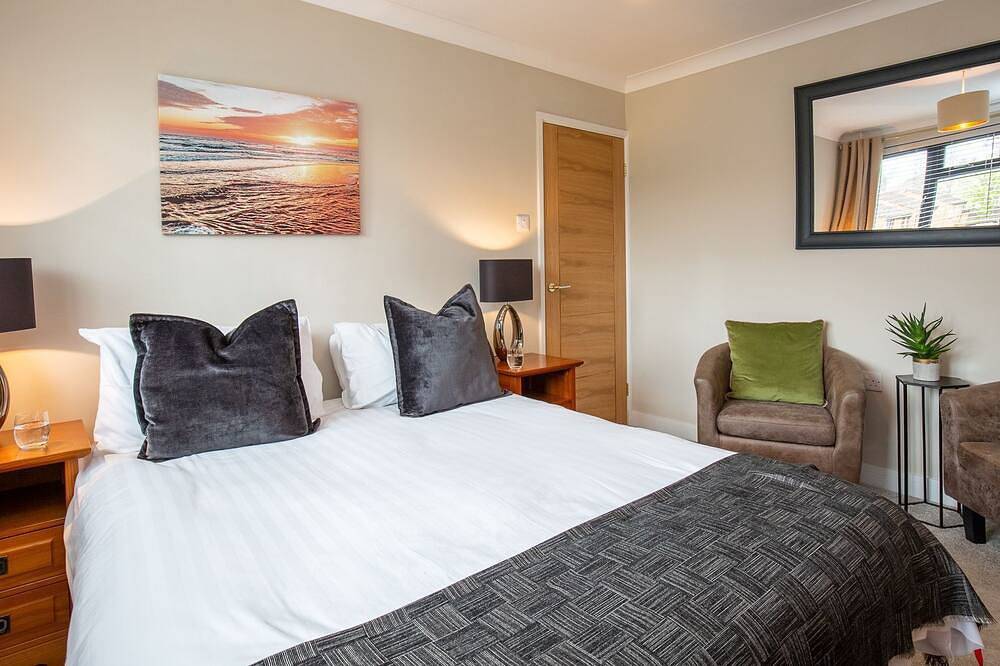 Sandford House - Townhouse in Regency Cheltenham, Sleeps 8 in Cheltenham, Gloucestershire