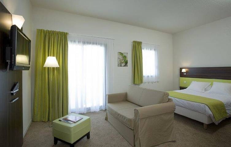 Hôtel pour 2 personnes, avec Terrasse et Jardin à Voiron - 4