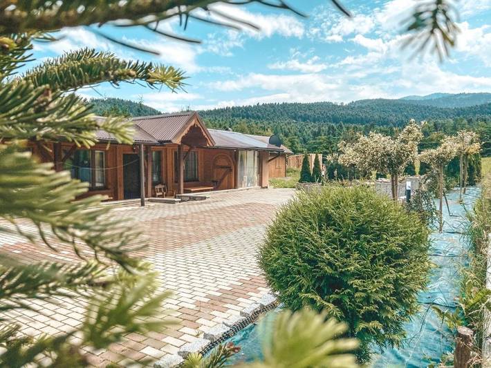 Domek letniskowy dla 10 osób, z basen i ogród oraz jacuzzi w Beskidy