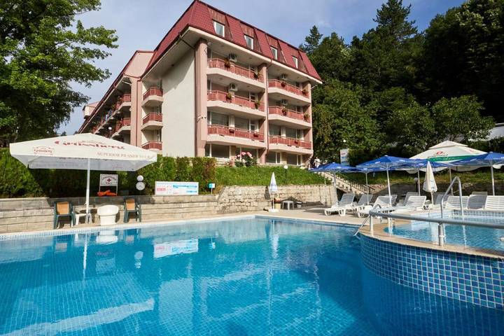 Hôtel pour 3 personnes, avec piscine et jardin ainsi que sauna et vue
