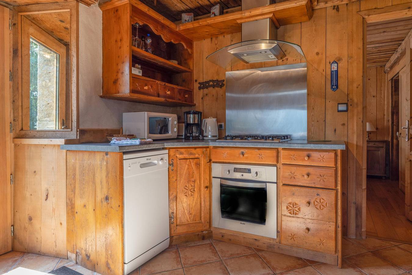 Appartement entier, Appartement 'Ferme de Faustine' avec piscine chauffée partagée et Wi-Fi in Saint-Gervais-les-Bains, Pays du Mont-Blanc