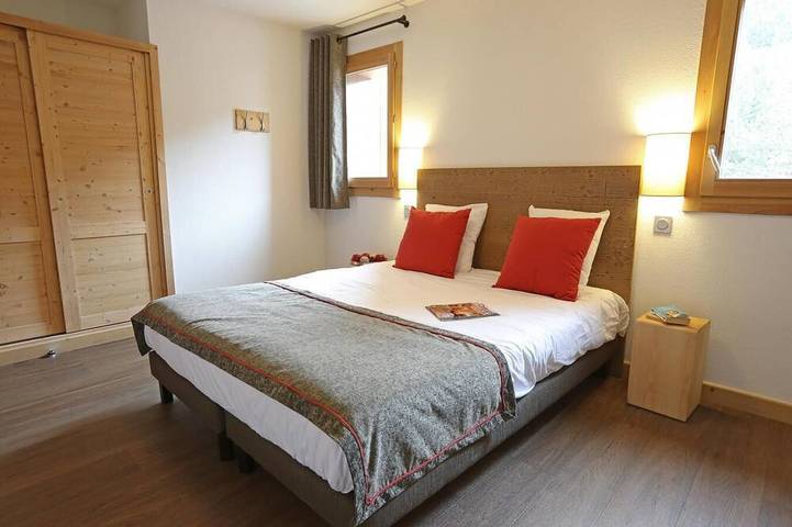 Apartamento entero, Wifi, al pie de las pistas de esquí, piscina, hammam, terraza, balcón, tv, local para esquís in Les Menuires, Saint-Martin-de-Belleville