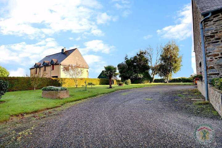 Gîte pour 2 personnes, avec Terrasse ainsi que Jardin et Vue à Roz-Landrieux - 4
