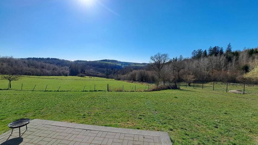 Ferienwohnung für 3 Personen, mit Terrasse und Garten sowie Ausblick in Briedel