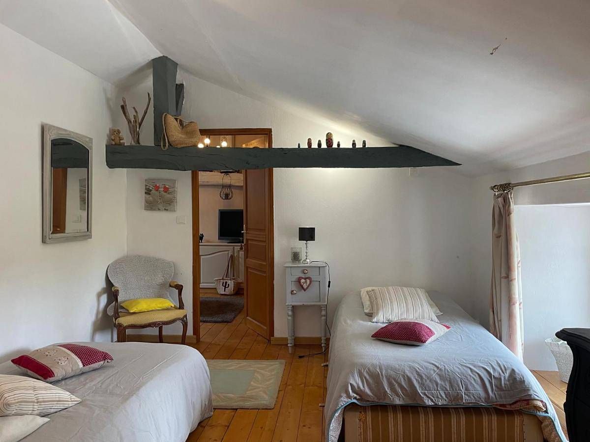 Double Room with Private Bathroom in Sauveterre-de-Comminges, Haute-Garonne