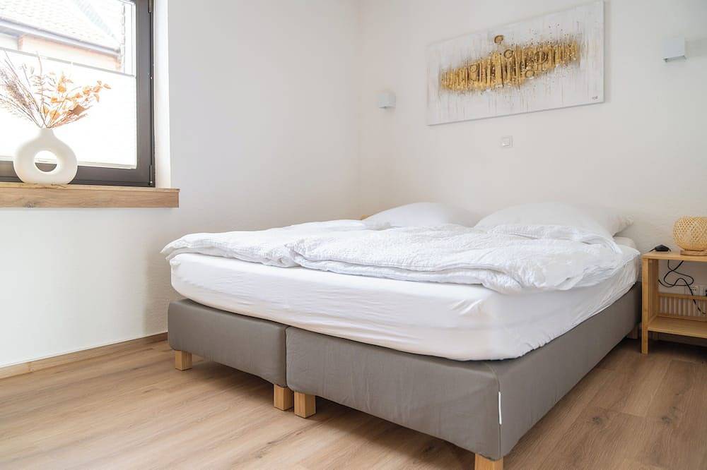 Ganze Wohnung, Familienfreundliche, neue & moderne Ferienwohnung nahe Phantasialand & Köln in Weilerswist, Rheinland
