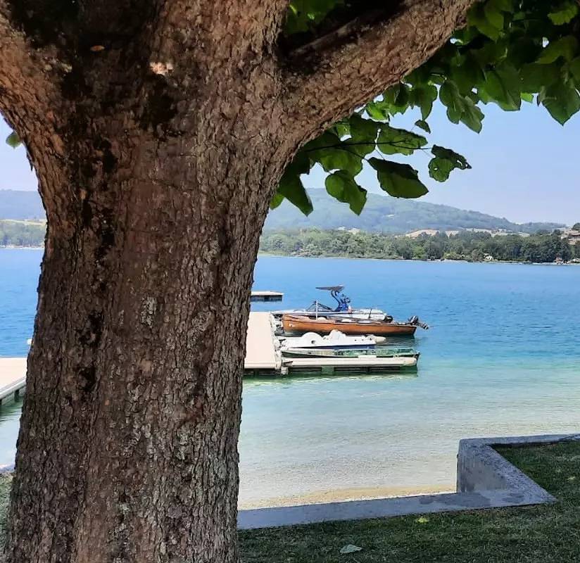 Entire apartment, Cozy Bilieu Apartment with Parking and Garden in Bilieu, Lake Paladru
