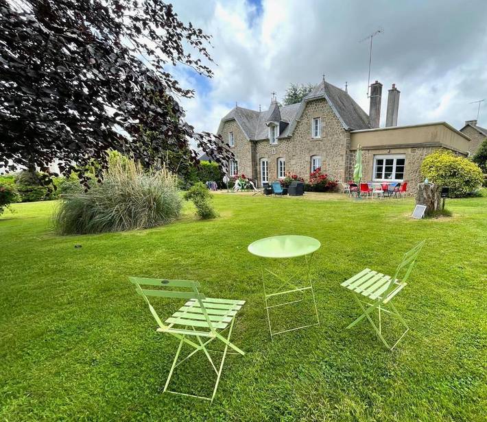 Location de vacances pour 12 personnes, avec vue et jardin à Louvigné-du-Désert - 4
