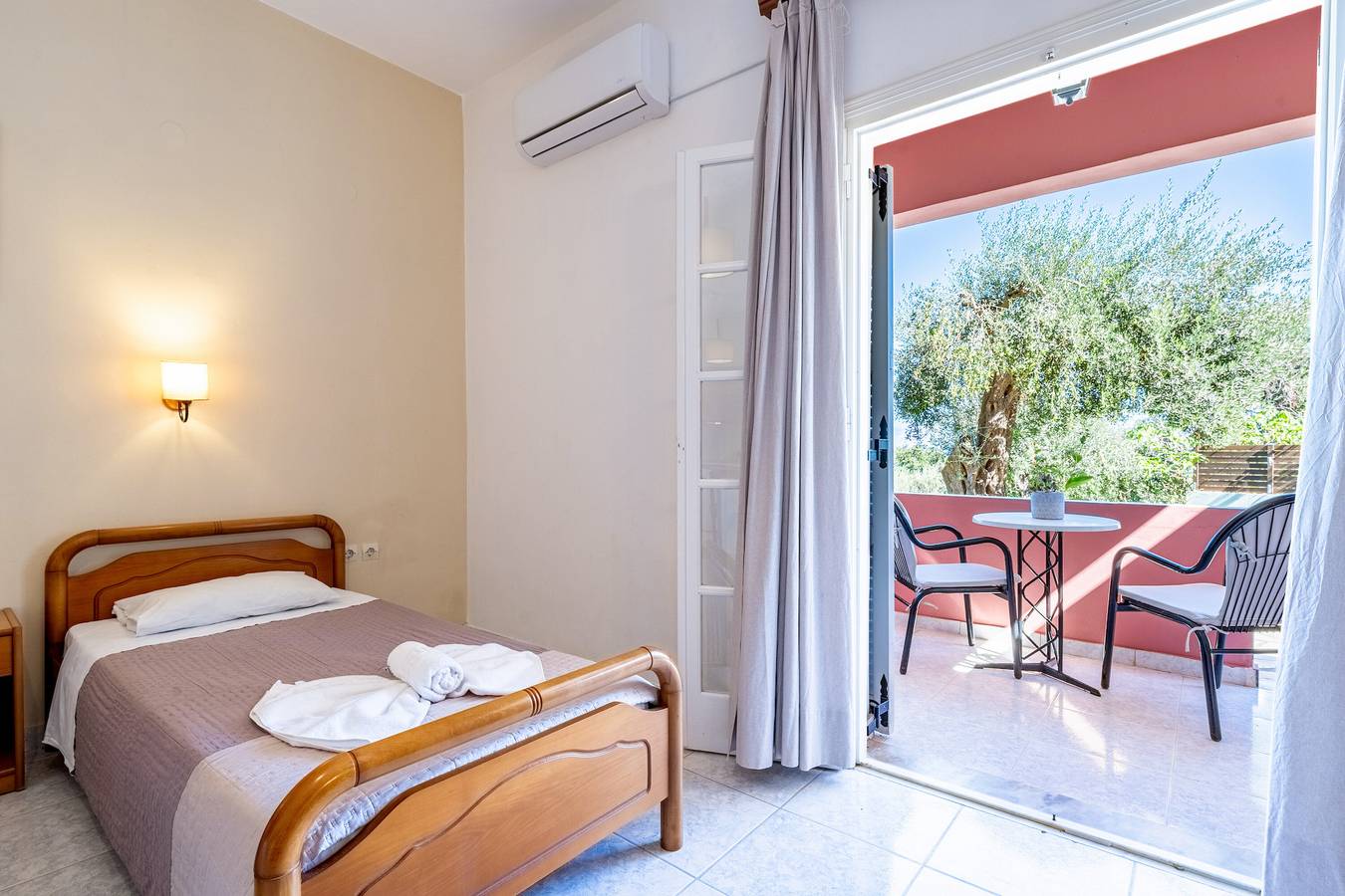 Studio entier, Studio 'Grand 1' avec vue sur la mer, Wi-Fi et climatisation in Corfou