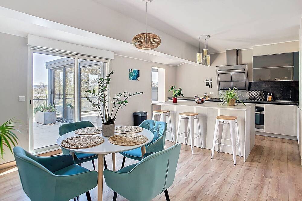 Appartement entier, Appartement familial avec terrasse et vue sur le Canal du Midi in La Redorte, Région de Carcassonne